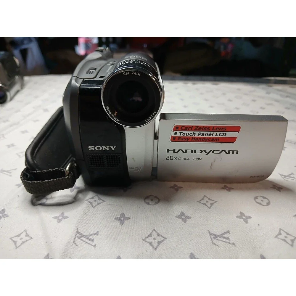 Sony MiniDV Handycam Camcorder with 20x Optical Zoom (DCR-HC28)